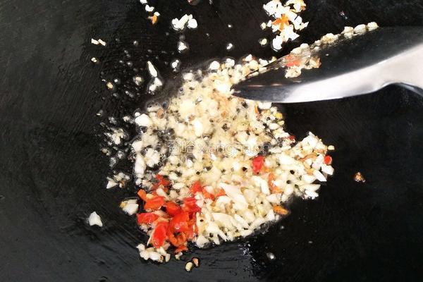 金针菇花甲粉丝煲的做法图解6