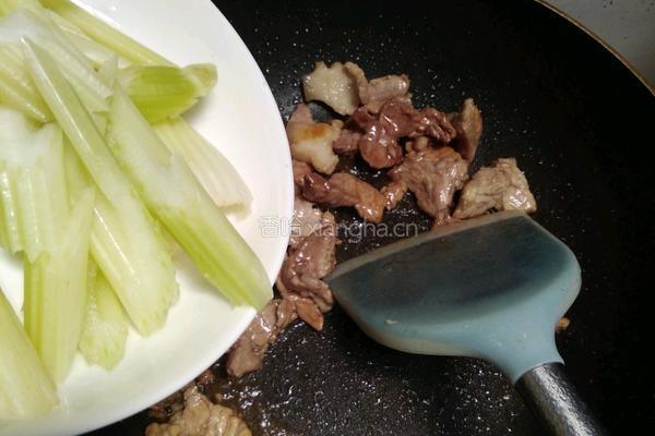猪肉炒芹菜的做法图解11