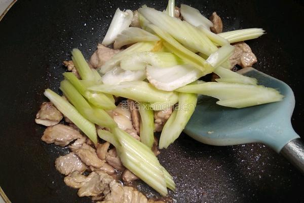 猪肉炒芹菜的做法图解12