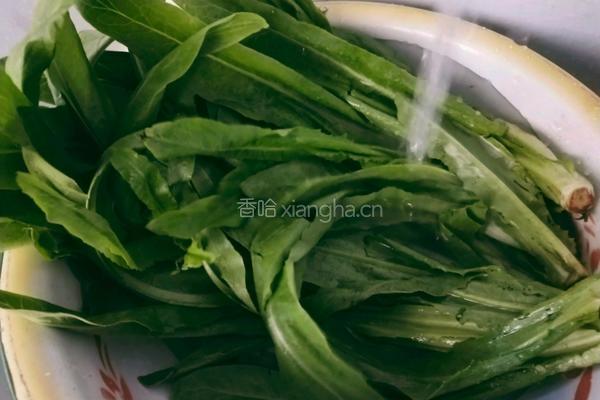白灼油麦菜的做法图解1