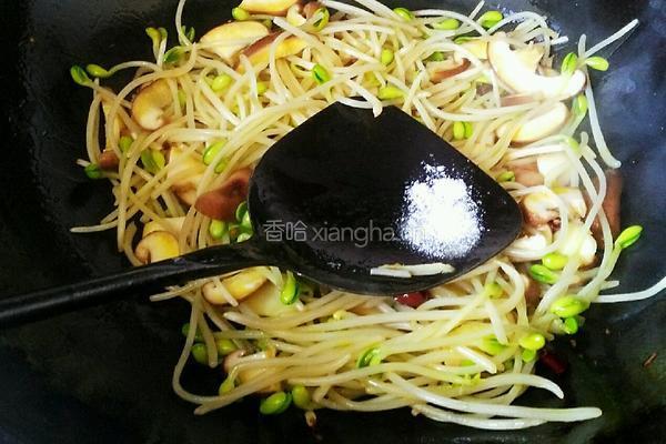 豆芽炒香菇的做法图解6