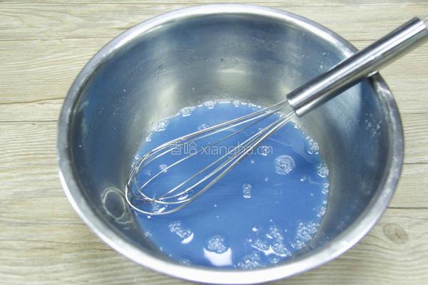 碟豆花蛋糕卷的做法图解3