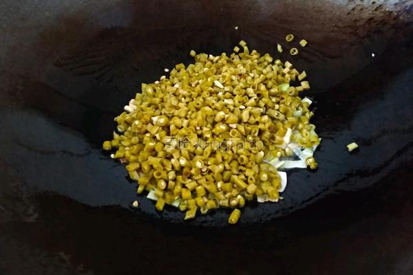 空心菜梗炒泡豇豆的做法图解7