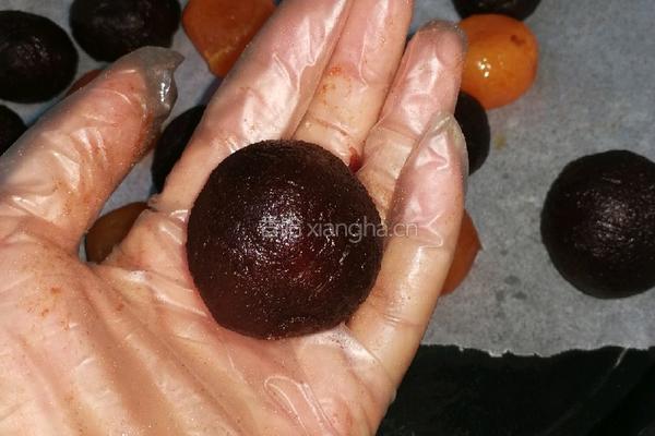 偶做滴豆沙蛋黄月饼的做法图解8
