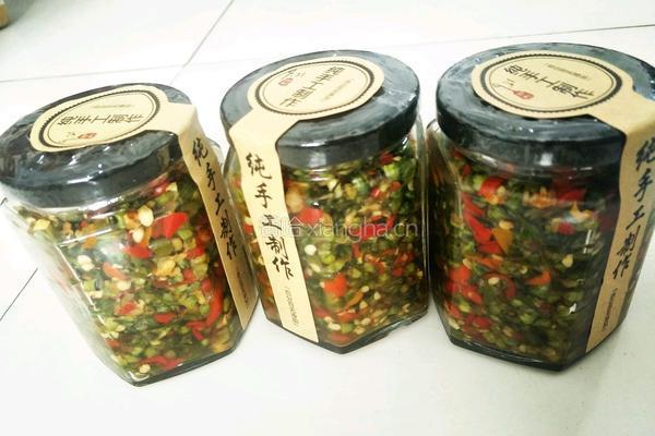 韭菜花拌剁椒的做法图解1