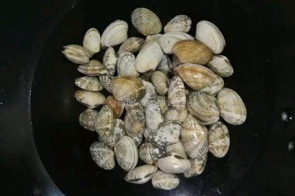 辣炒蚬子的做法图解1