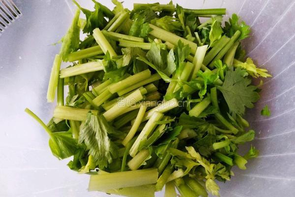 芹菜红椒炒肉丝的做法图解6