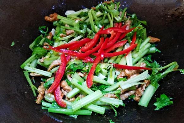 芹菜红椒炒肉丝的做法图解13