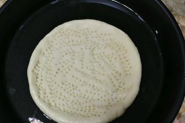 虾仁培根比萨的做法图解3