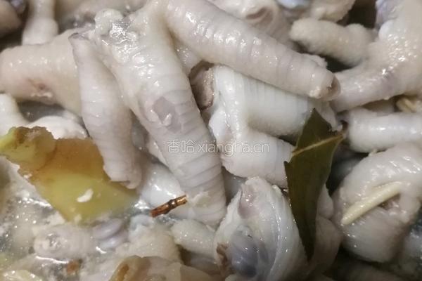 泡椒柠檬凤爪的做法图解2