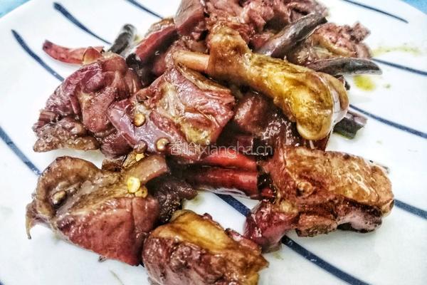 椒香腊鸭腿的做法图解6