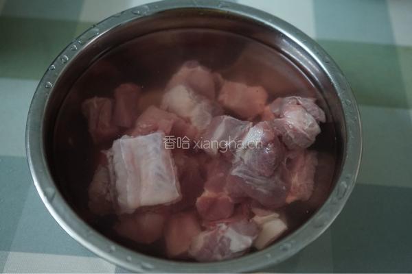 茶树菇排骨汤的做法图解1