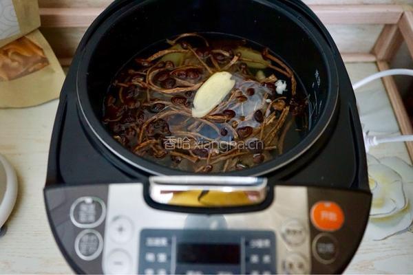 茶树菇排骨汤的做法图解6