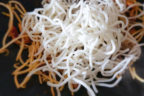 豆瓣酱炒米粉的做法图解5