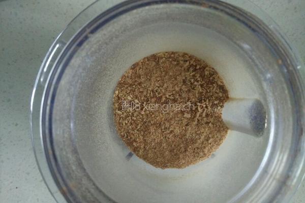 大头菜西葫芦青椒彩椒香菇木耳杂蔬包子的做法图解2