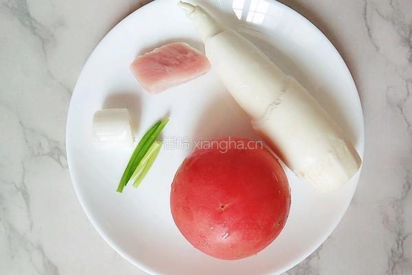 番茄肉沫茭白的做法图解1