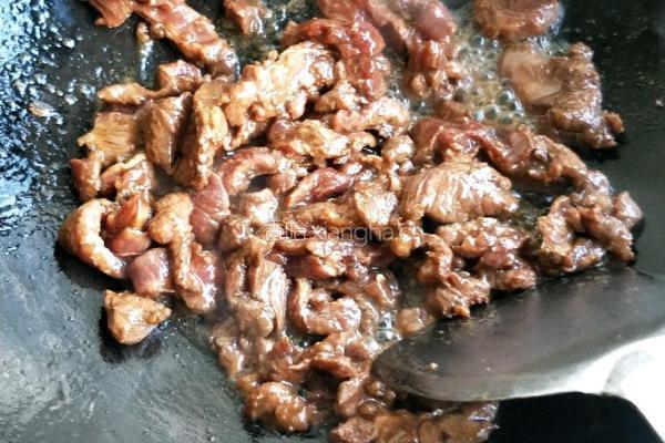 彩椒炒牛肉的做法图解4