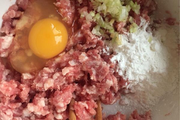 大虾肉丸汤的做法图解2