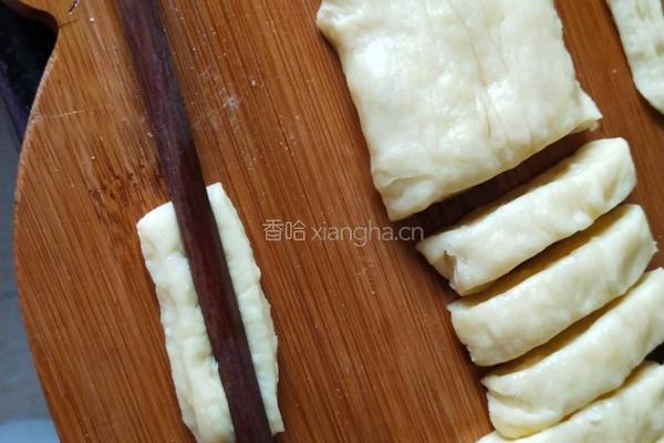 自制无膨松剂油条的做法图解6