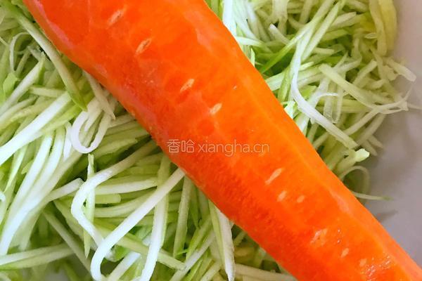 茭瓜胡萝卜丝饼的做法图解3