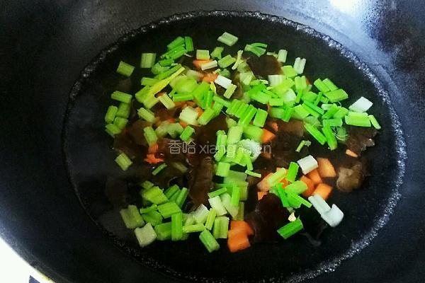 凉拌芹菜的做法图解5
