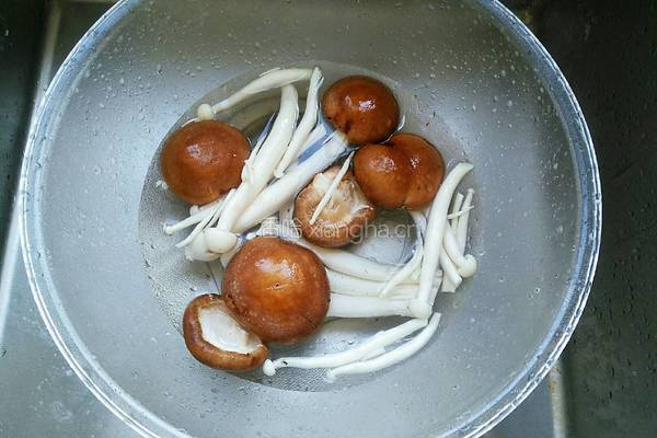 素炒杂菌菇的做法图解2