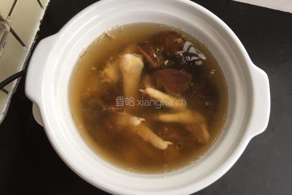 瑶柱花菇炖鸡脚的做法图解7