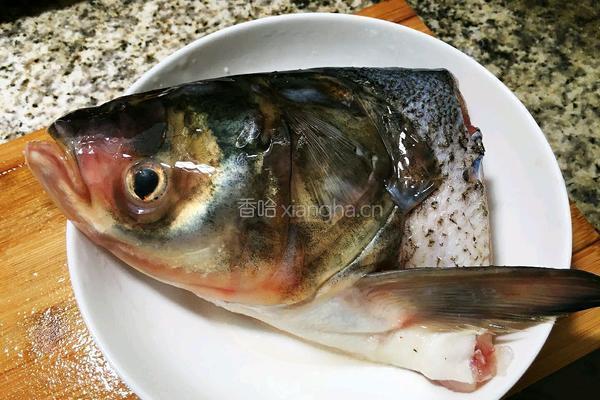 鱼头豆腐汤的做法图解1