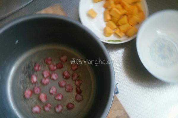 快手版腊肠南瓜蒸饭的做法图解2