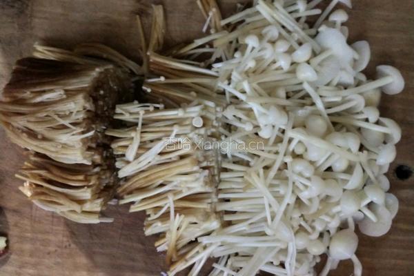 芹菜炒金针菇的做法图解2
