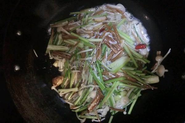 芹菜炒金针菇的做法图解7