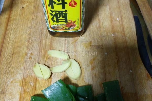 啤酒炖鸡腿的做法图解2