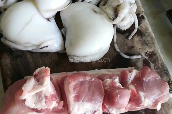 乌肠鱼烧肉的做法图解1