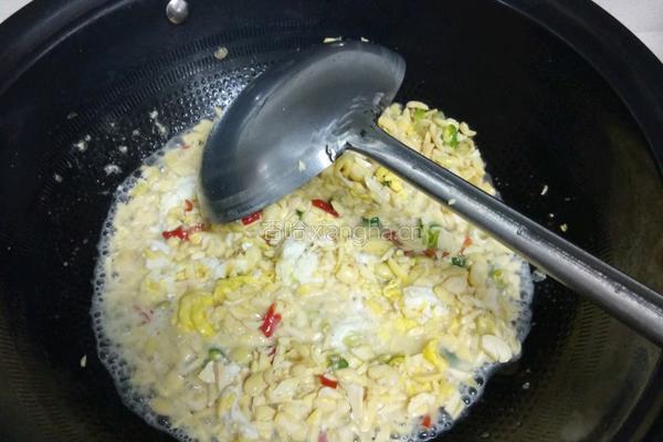 豆渣炒鸡蛋的做法图解4