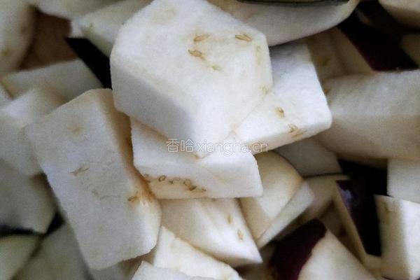 土豆炖茄子的做法图解1
