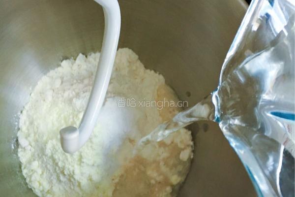 皇冠赛门餐包的做法图解1