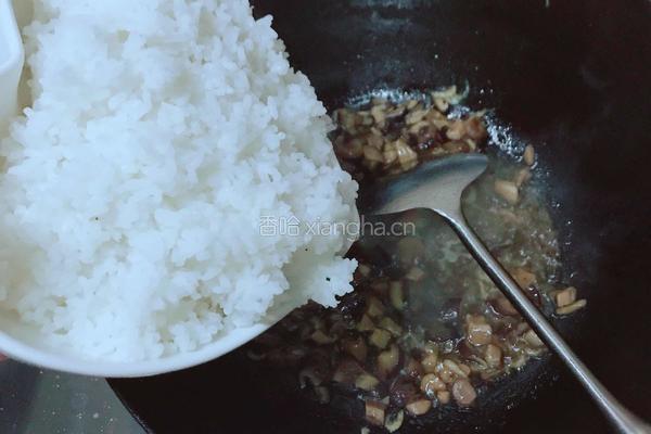 香菇虾米油饭的做法图解3