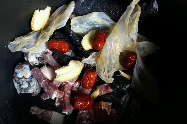 乌鸡火腿花胶汤的做法图解4