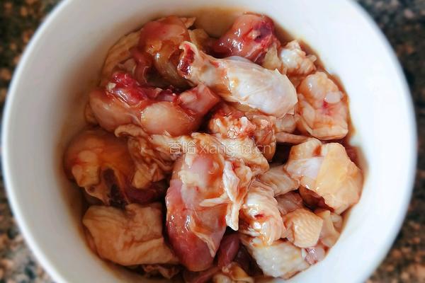 香菇鸡肉煲仔饭的做法图解2