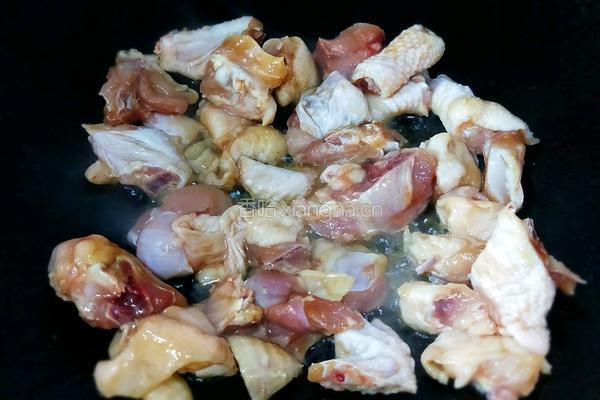 香菇鸡肉煲仔饭的做法图解3