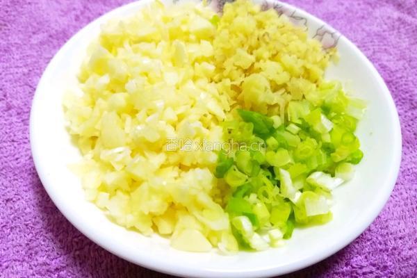 剁椒胖鱼头的做法图解2