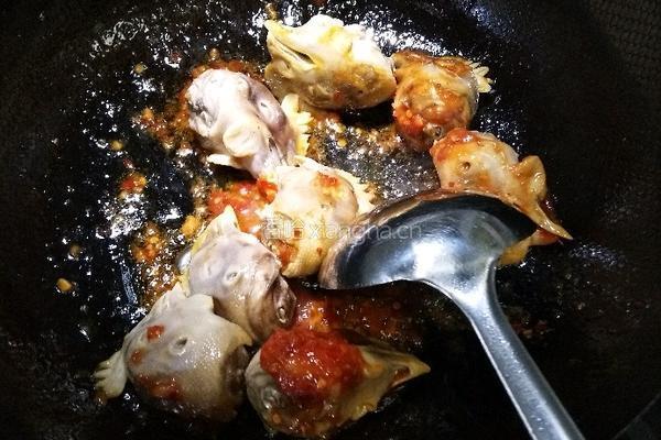 辣炒鸡头的做法图解5