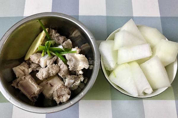 冬瓜排骨汤的做法图解2