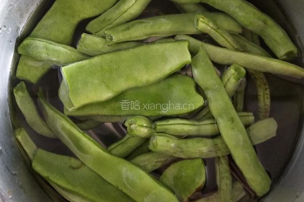 豆角焖面的做法图解2
