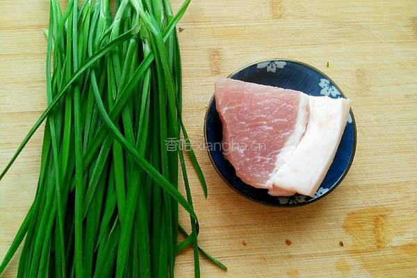 韭菜炒肉丝的做法图解1