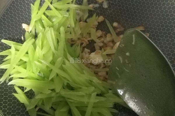 清爽莴笋干贝汤的做法图解5