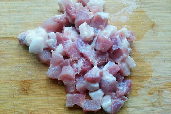 胡萝卜土豆烧肉的做法图解2