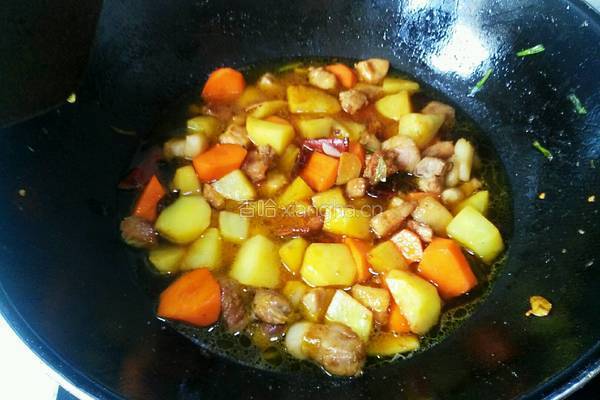 胡萝卜土豆烧肉的做法图解7