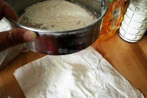8寸香蕉酸奶戚风蛋糕的做法图解2