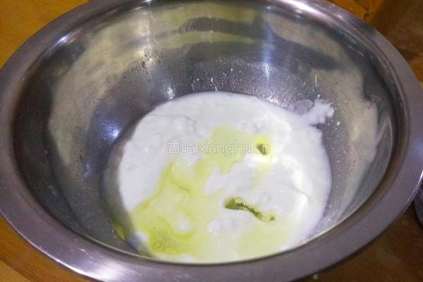 8寸香橙酸奶戚风蛋糕的做法图解1